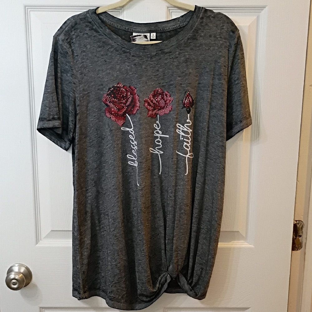 Women’s Gray Short Sleeve Tee with Red Rose Graphic - Unbranded